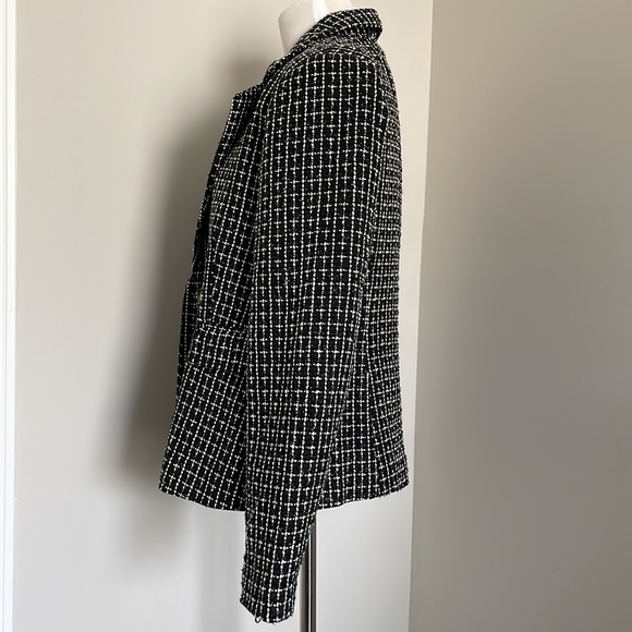 Blazer - Picture 3 of 6